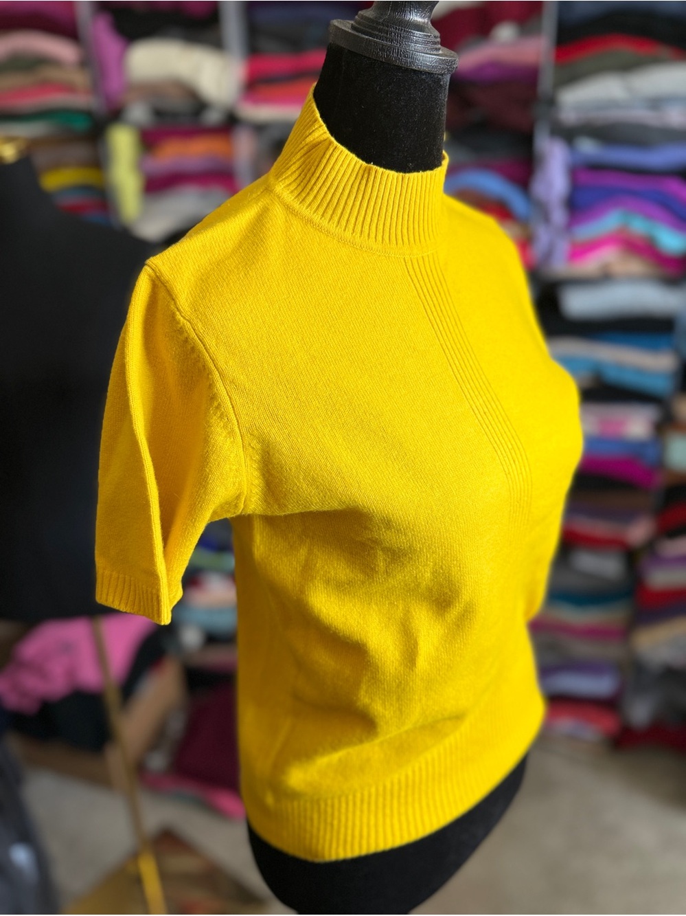 Women’s Short-Sleeve Mock Neck Cashmere Sweater in Vivid Yellow